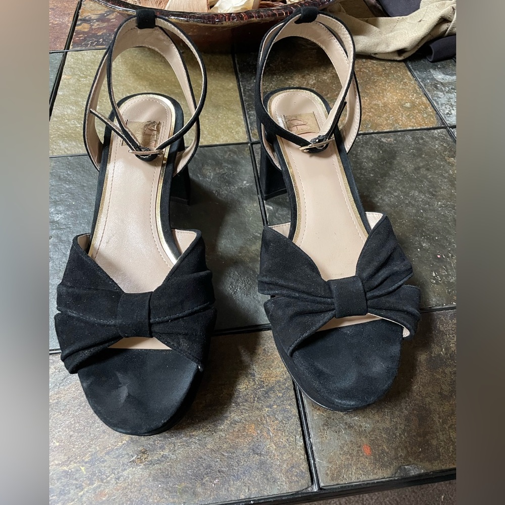 White House black market women’s 7 1/2 medium shoes